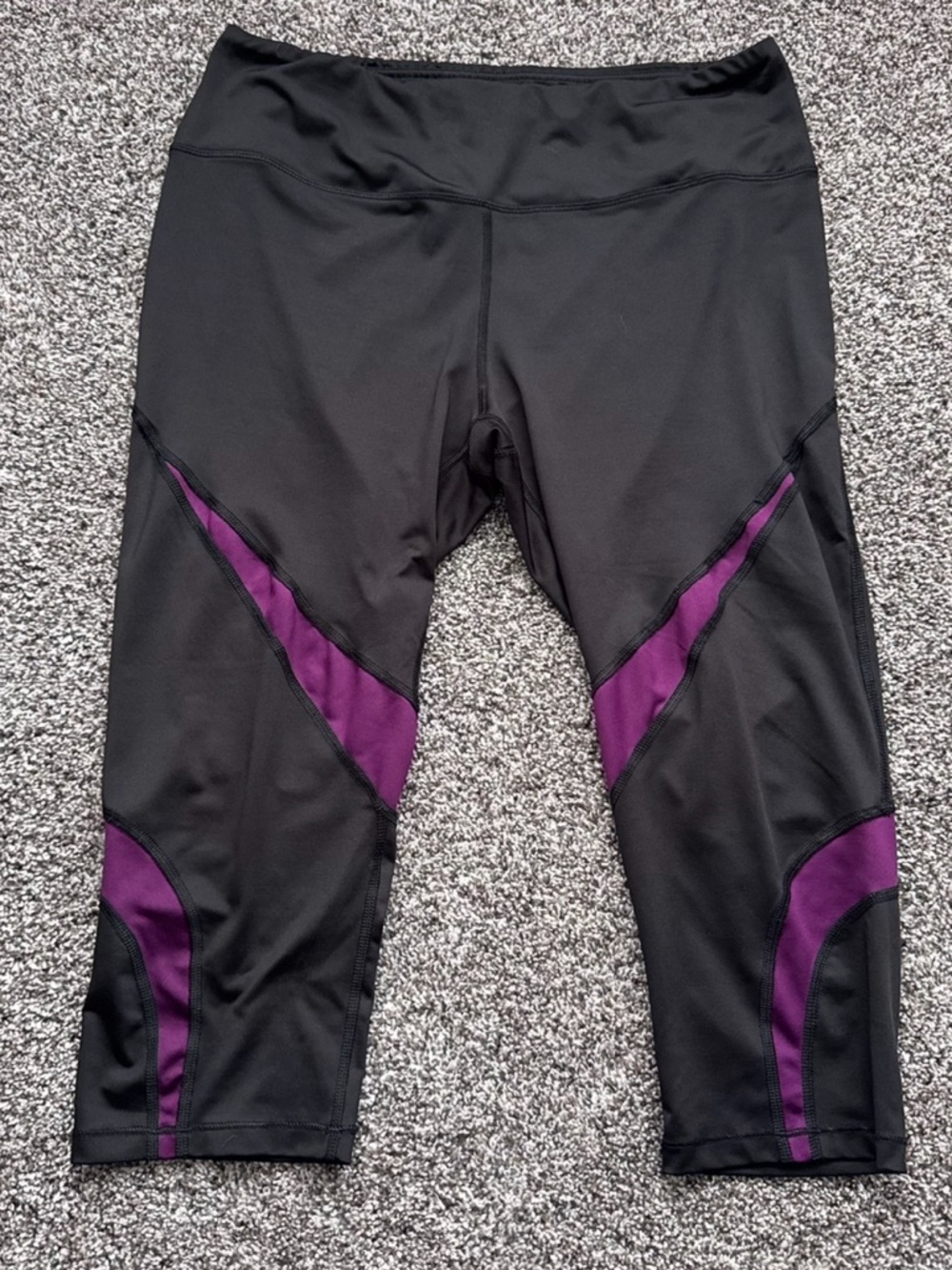 Pro Player Black Capri Leggings with Purple Panels